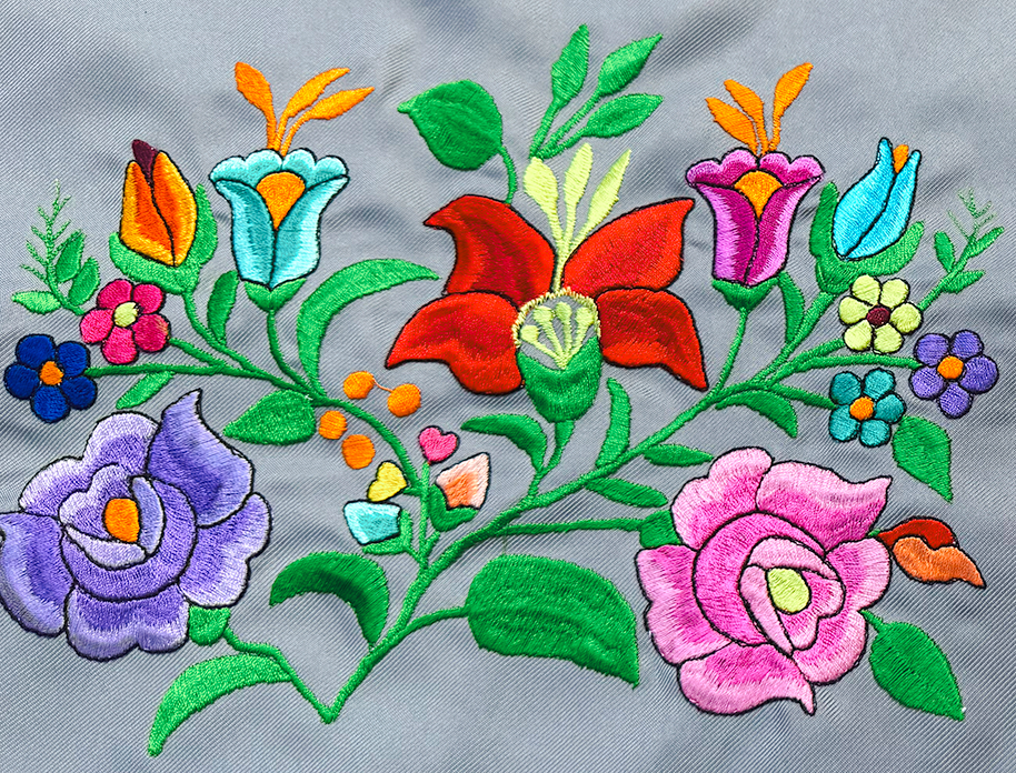 色鮮やかな配色が美しいマヤ刺繍