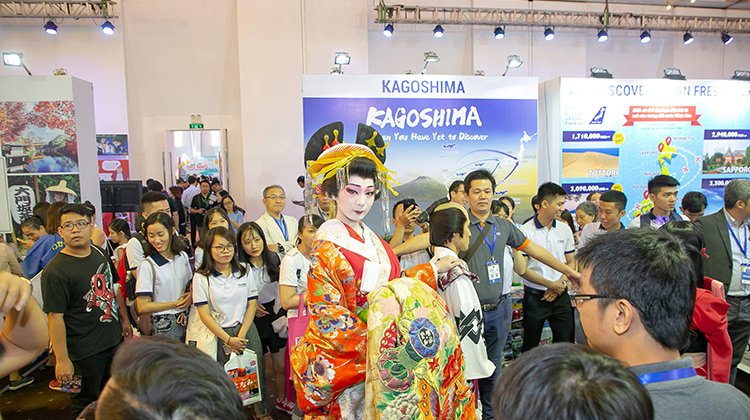 A procession with gorgeous kimono